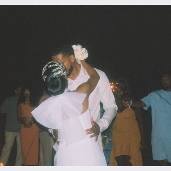 Elegant White Halter Dress - Picture 2 of 3